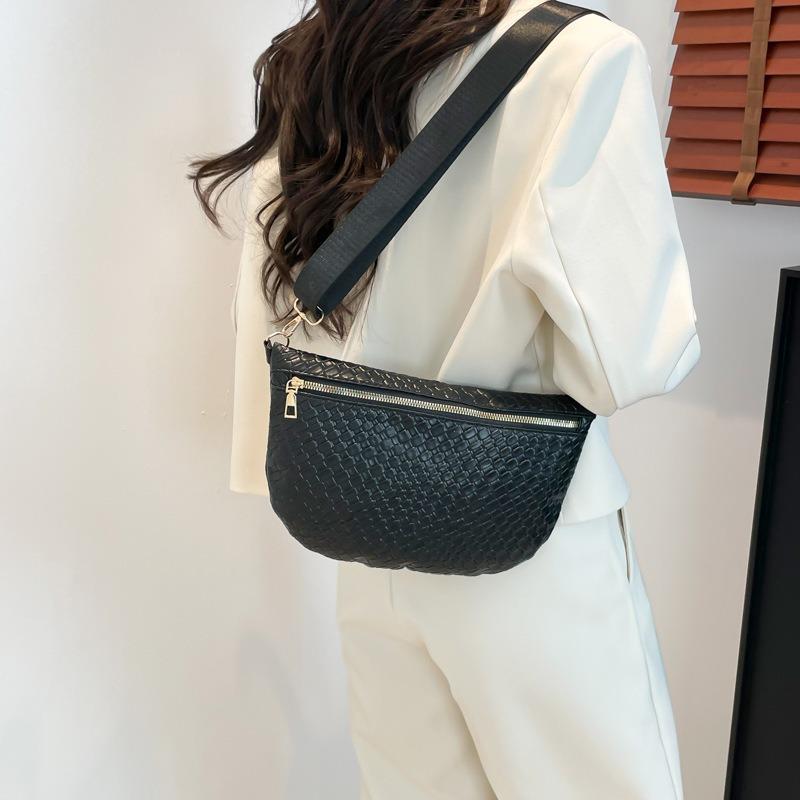 Trend retro niche design women's bag summer new popular temperament shoulder crossbody breast bag fashion versatile