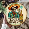 Plat 2D, 1 pièce Rond "Tequila Servie Ici" Panneau Suspendu en Aluminium, Design Squelette Mexicain Sombrero Tequila Vintage, Décoration Murale Métallique Rétro, Parfait pour