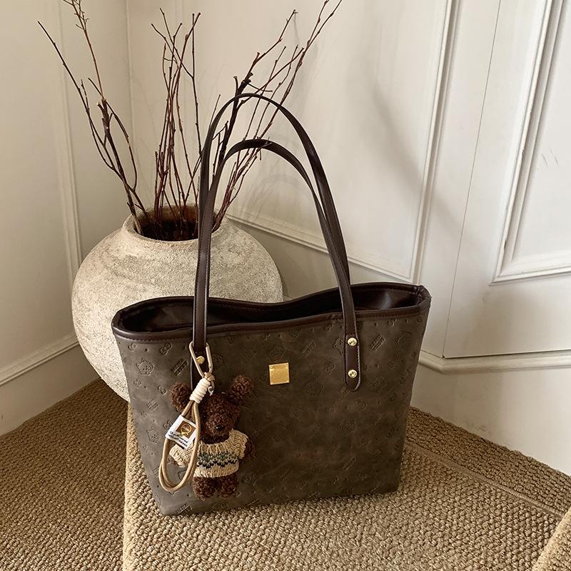 

2025 fashion and leisure personalized shoulder bag autumn and winter new bag niche design trend women s tote bag Without pendant