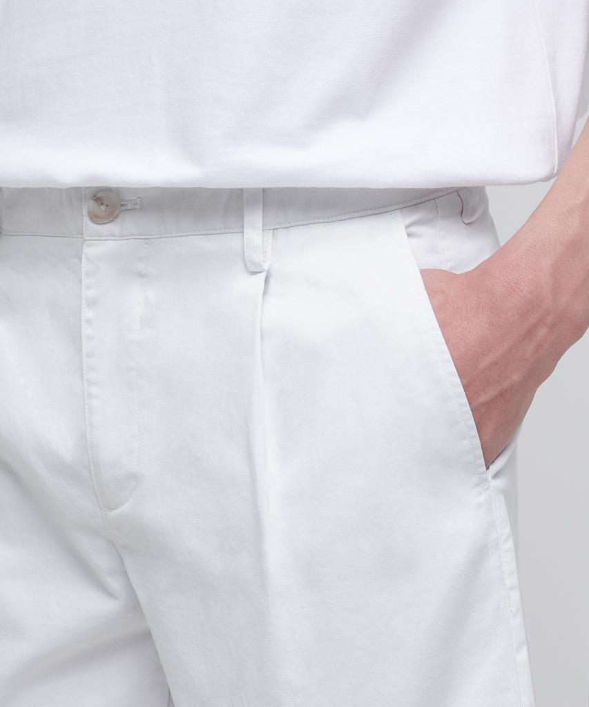 MUSINSA STANDARD Wide Fit Chino Shorts [White]