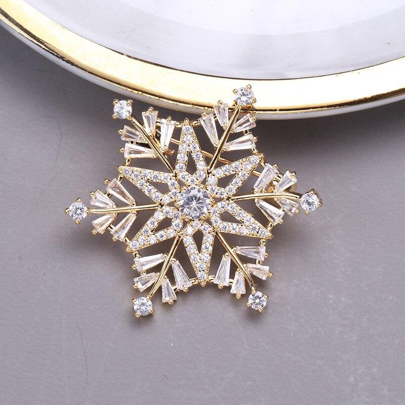 Blucome Temperament Three-dimensional Snowflake Zircon Brooch Ladies Office Suit Coat Pin Buckle