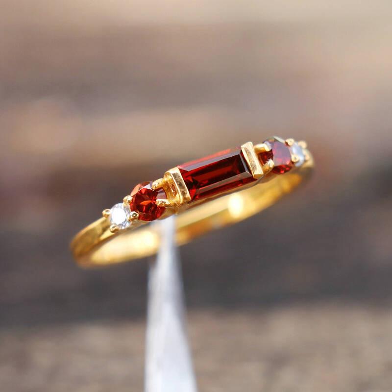 Huitan Versatile Women Gold Color Ring Thin Accessories Inlaid Bright Red CZ Elegant Wedding Party Versatile Jewelry Lady Gift