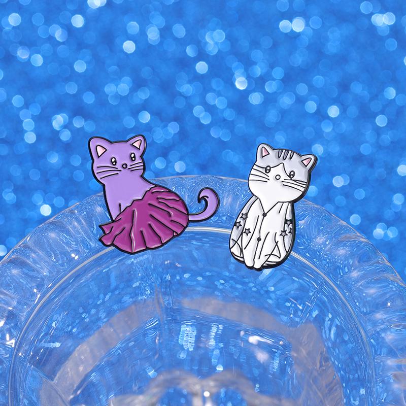Music Cat Enamel Pins Custom 1989 Cute Guitar Cat Brooches Lapel Badges Cartoon Animal Jewelry Gift for Kids Friends