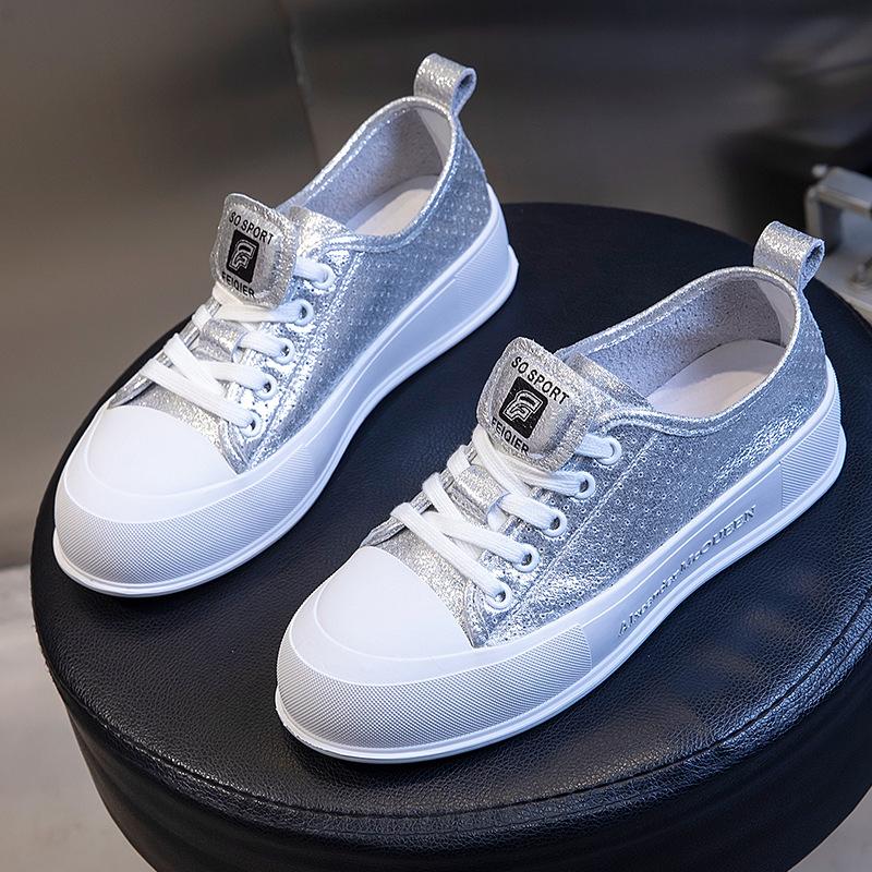 

Женская обувь из натуральной кожи 2025 года, новые летние дышащие модные спортивные и повседневные туфли, женские универсальные туфли на плоской подошве белого цвета для детей 40 серебряный