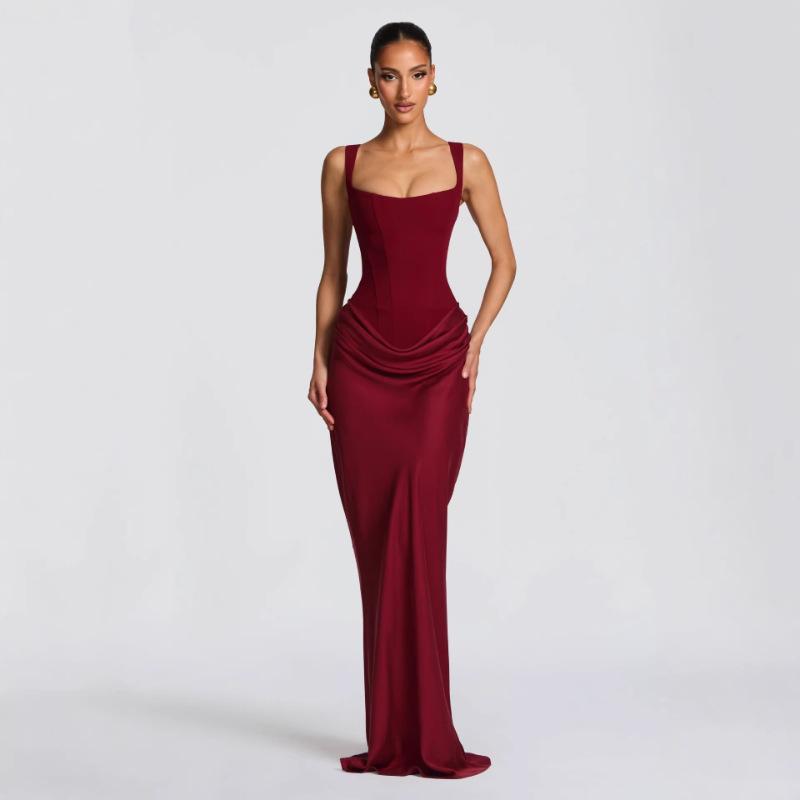 Moda primaverile abito lungo nuovo con scollo quadrato stile europeo e americano vita sexy tinta unita con bretelle plissettate abito a tubino