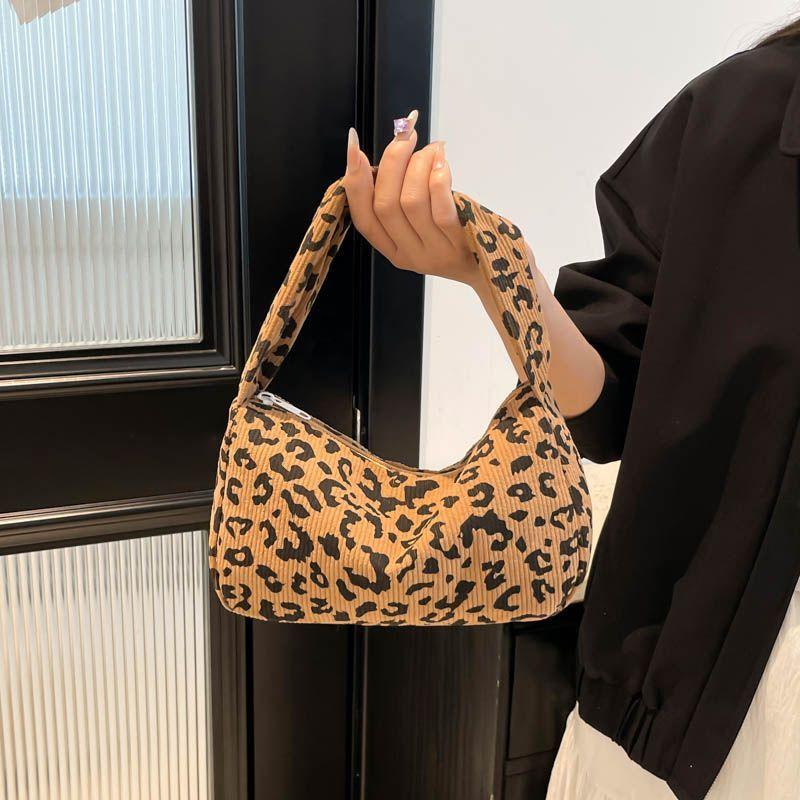 New Leopard Print Knitted Relaxed Style Handbag Trendy Versatile Stylish Commuter Handbag Sweet Shoulder Bag Stylish Storage Bag