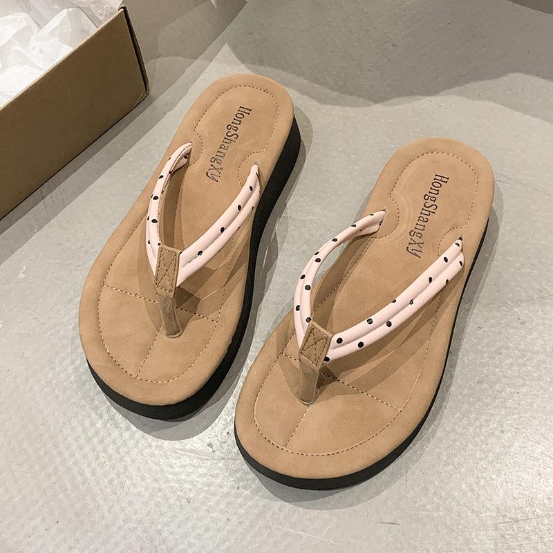 Internet celebrity explosion retro thick bottom flip-flops women 2025 new summer wear with skirt high-end sandals