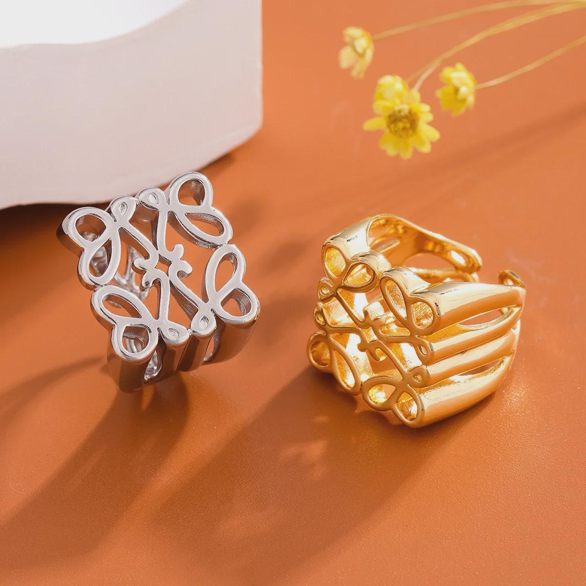 

Niche Gold-Plated Geometric Hollow Luxury Ring