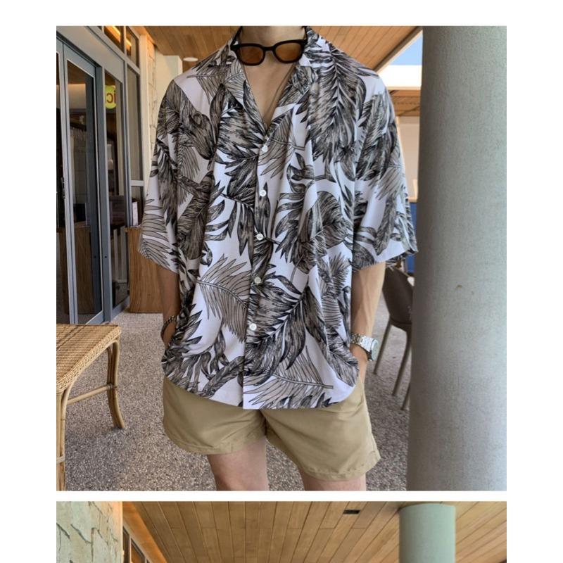 Camisa Masculina Manga Curta Estampa de Folha de Palmeira Preta Gola Cubana Corte Solto Havaiana Praia Casual Top
