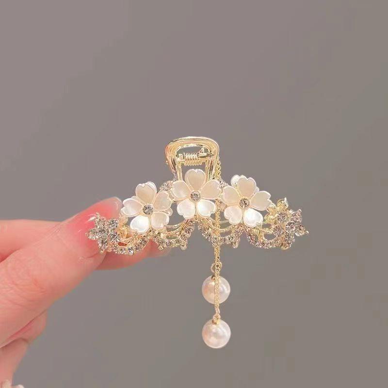 Elegant Metal Butterfly Hairpin with Tassel Pendant for Women, 2025 New Style