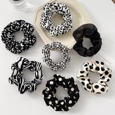 Leopardenmuster Tupfen Scrunchie - Schwarz, Weiß, Braun Koreanischer Stil Haargummi