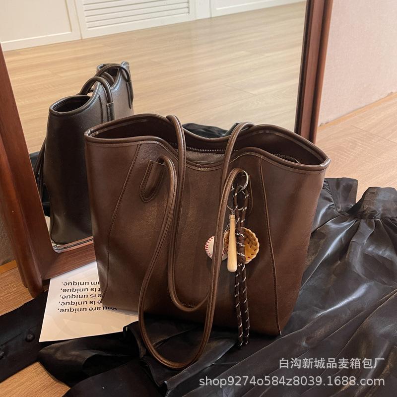 

Commuter tote bag women s 2025 new autumn large-capacity bag niche design high-end women s shoulder bag