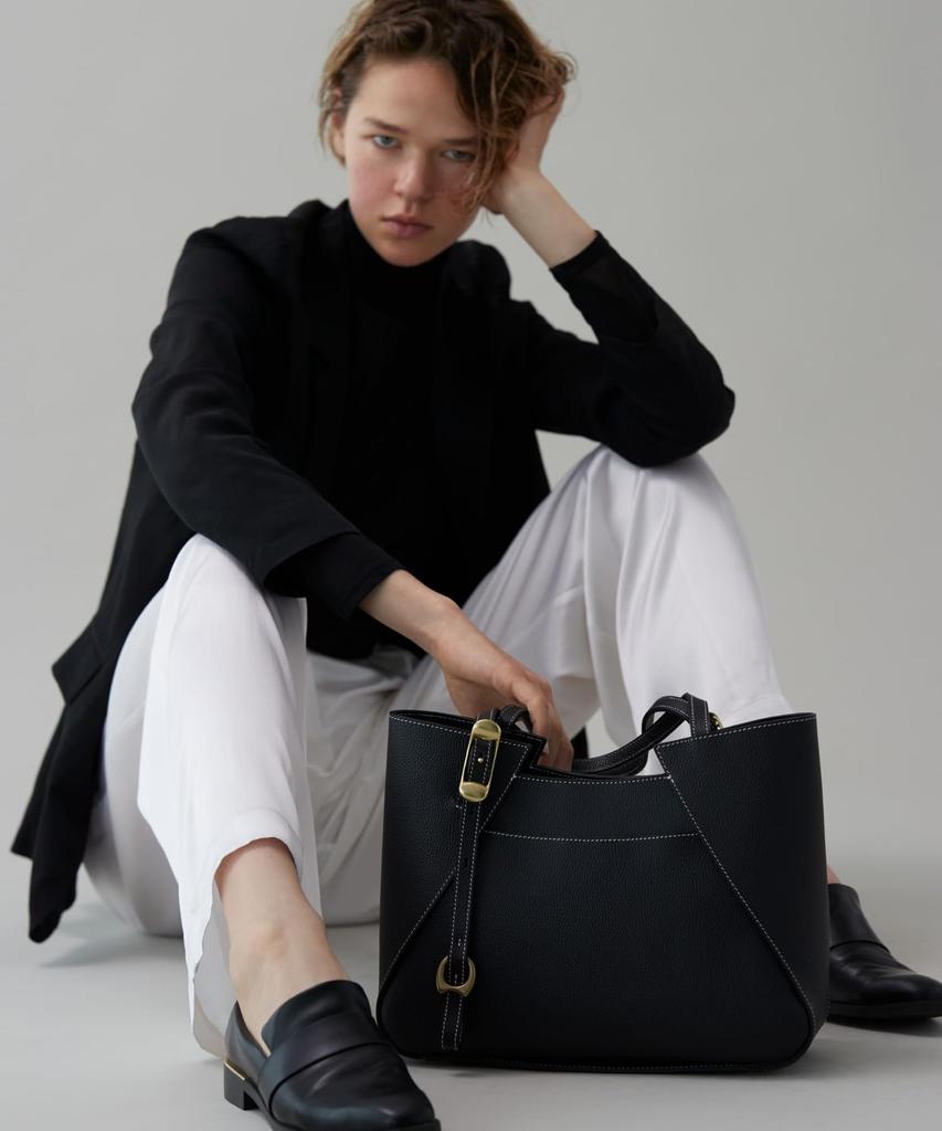 Toff & Loadstone Wrap Tote, Light Shrink Tote Bag, Cowhide Leather, One Size, Black