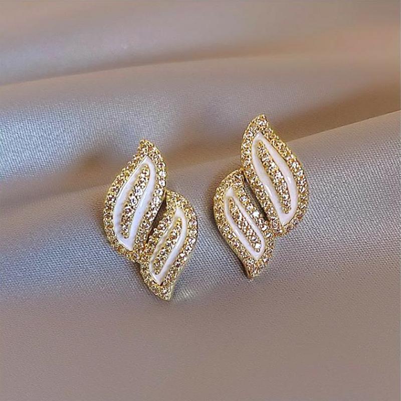 Huitan Trendy Delicate Stud Earrings Noble Luxury Elegant Piercing Accessories for Women Modern Bright Daily Versatile Jewelry