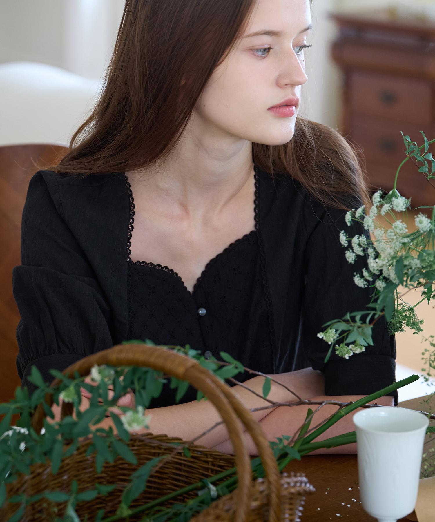 Letter From Moon Rosanna Punching Lace Blouse (Black) White/Free