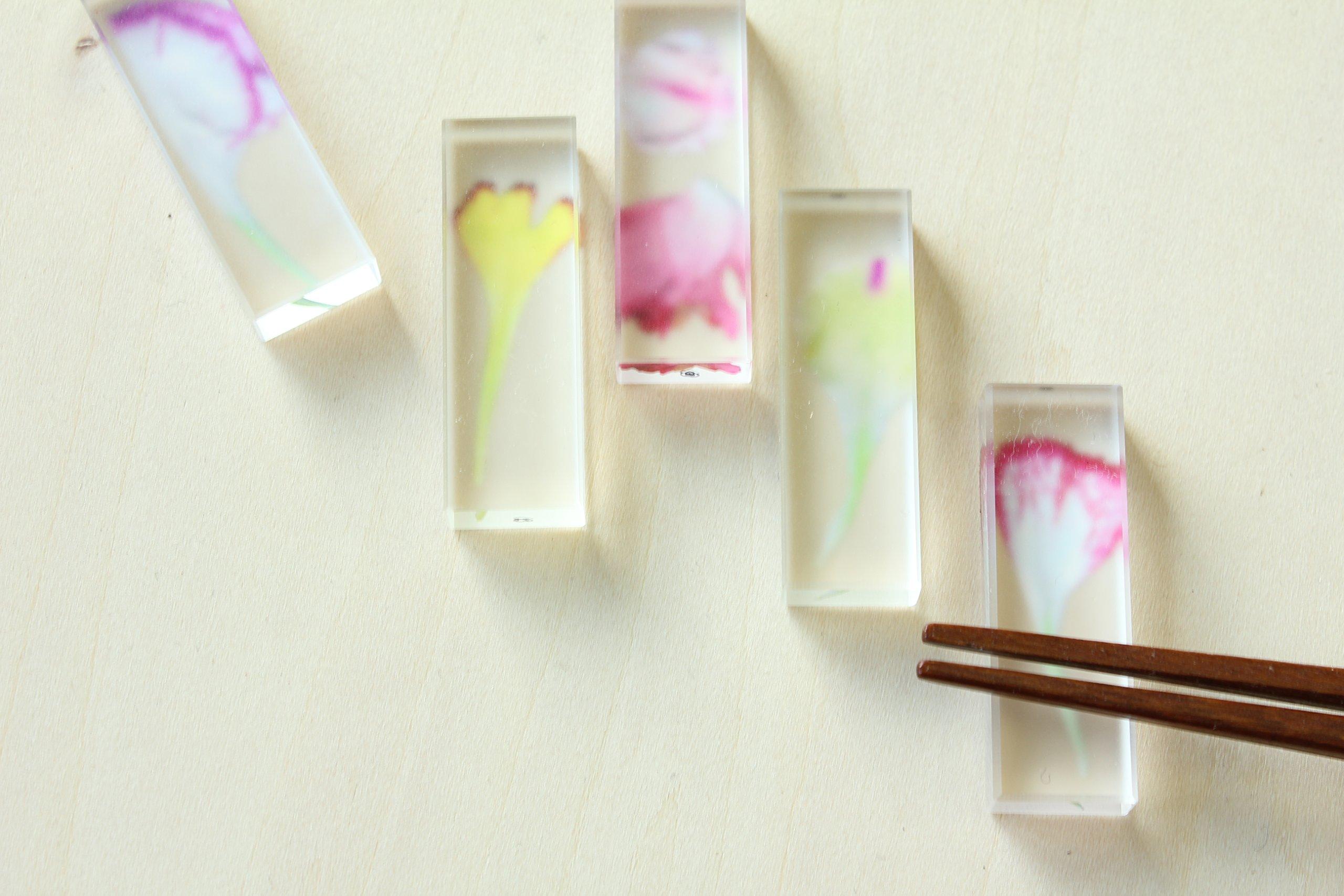 toumei Pressed Carnation Chopstick Set of in a Wooden Box Rests, 5,