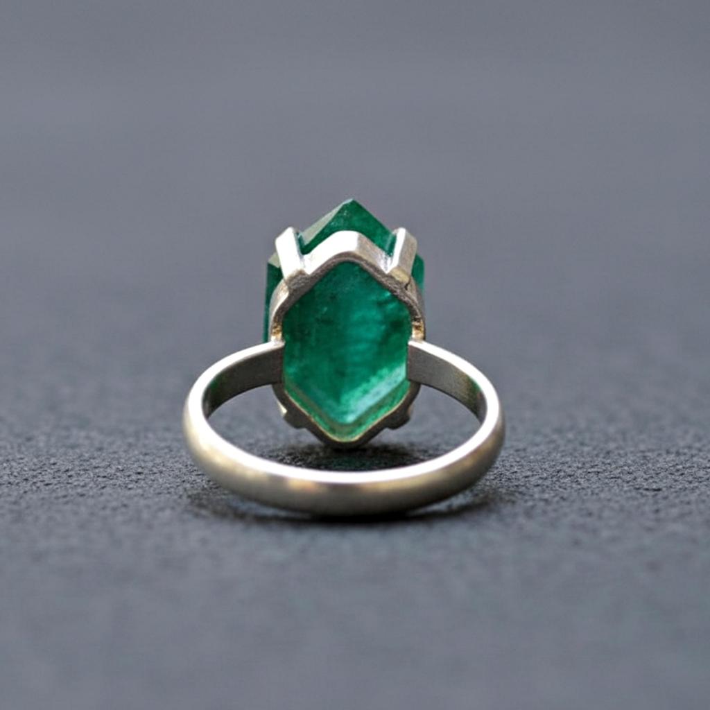 Natürlicher Grüner Smaragd Statement Ring, 925er Sterlingsilberschmuck, Handgefertigter Minimalistischer Eleganter Edelsteinring