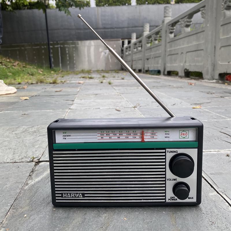 Vintage AM/FM Radio, Battery-Powered, Plug-In, High Volume, Multiple Stations