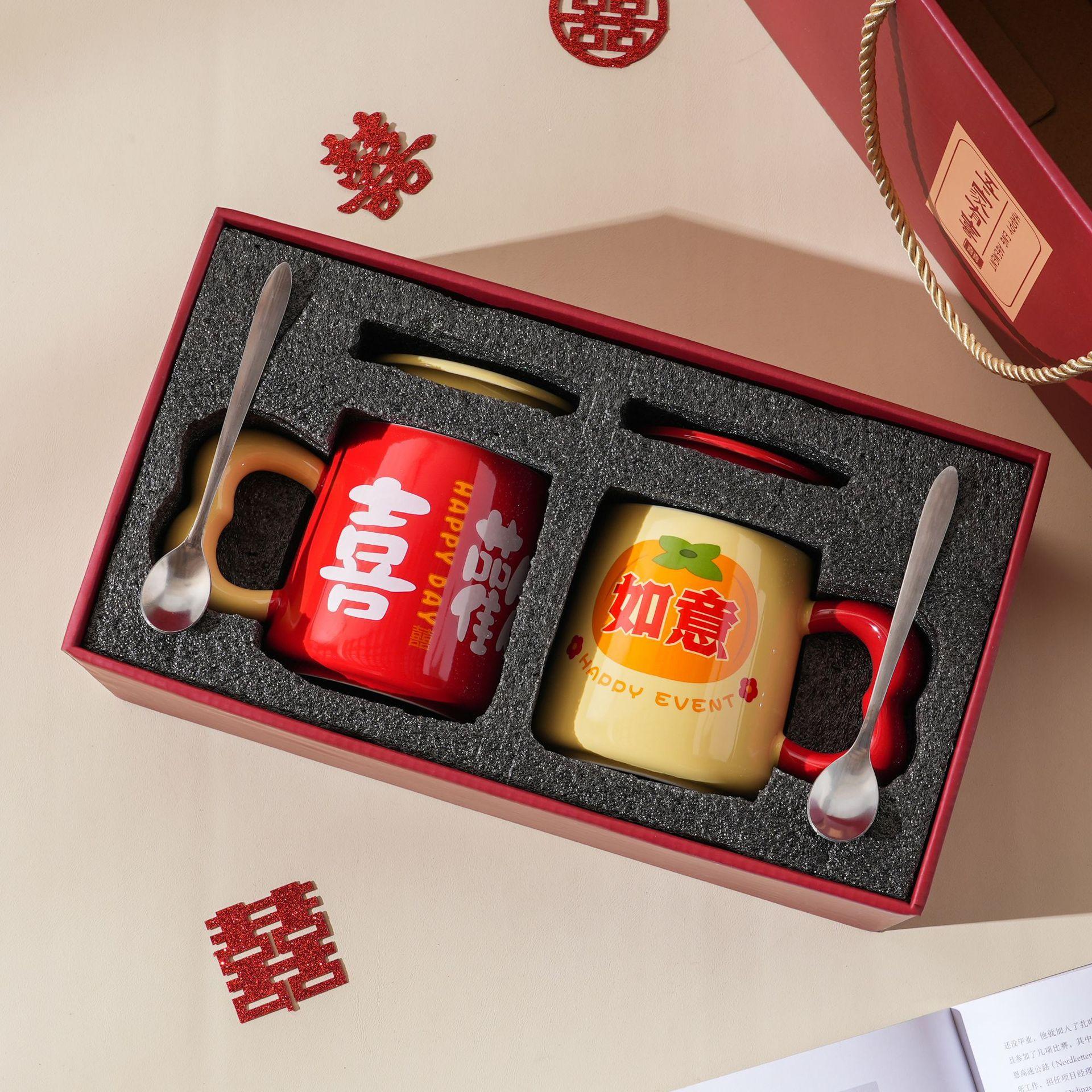 

У моей семьи есть керамическая чашка с крышкой, ложка для пар, кружка, ручная кружка для воды, сувенир, свадебный подарок 500ML