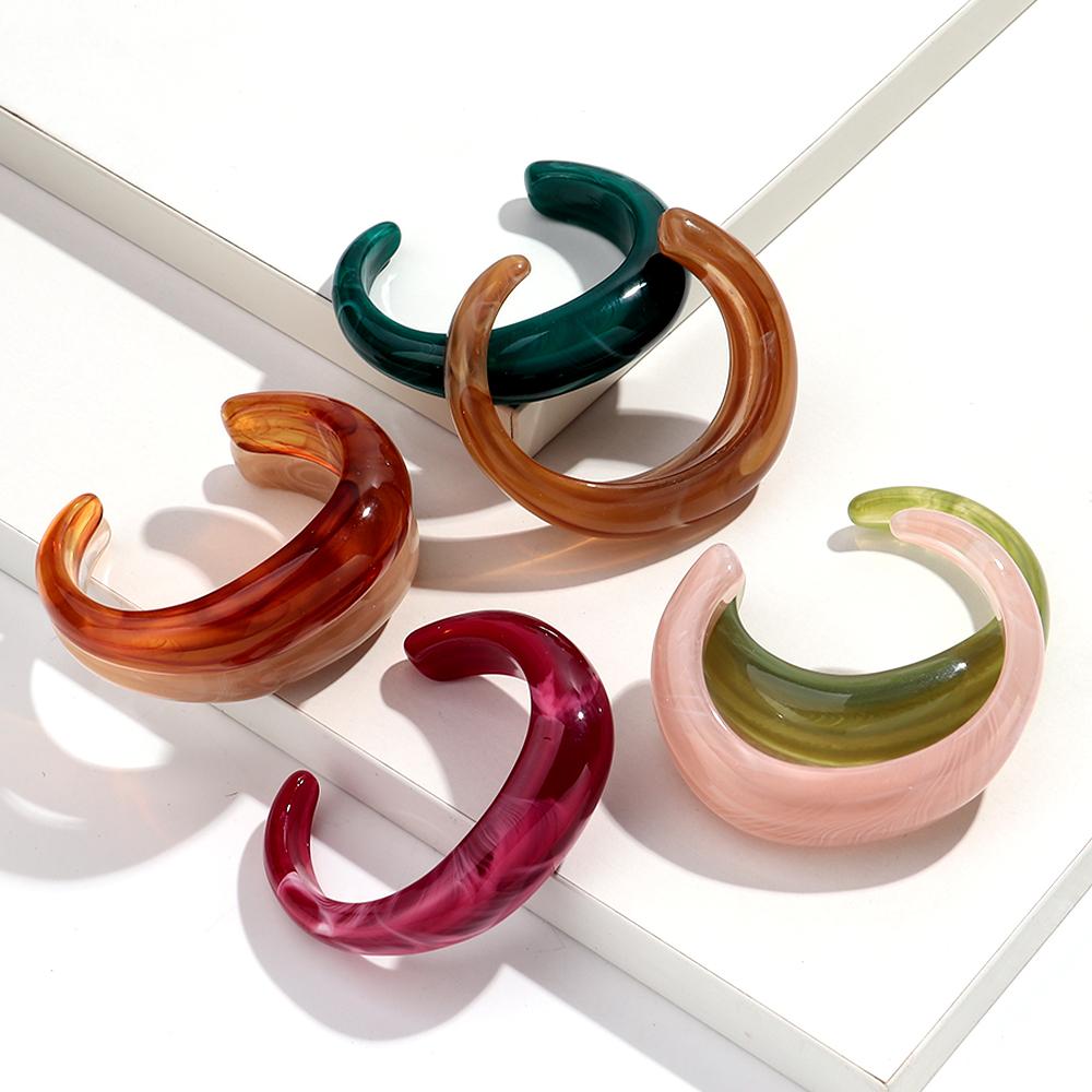 Smooth Round Acrylic Cuff Bangles for Women Vintage Exaggerated Jelly Color Smudging Bangle Wide Resin Bracelet Accessories