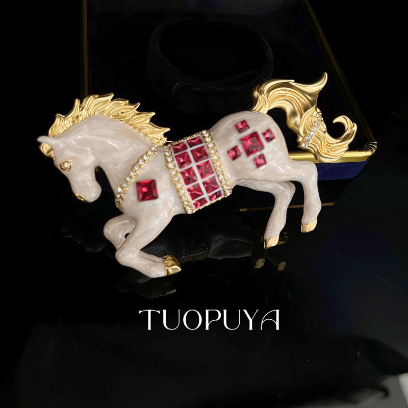 TUOPUYA Zodiac Horse Brooch - Luxury Rhinestone Inlaid, Year of the Horse Retro Rocking Horse Design