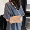 Niche underarm bag women's new fashion portable baguette bag high-end single shoulder messenger bag