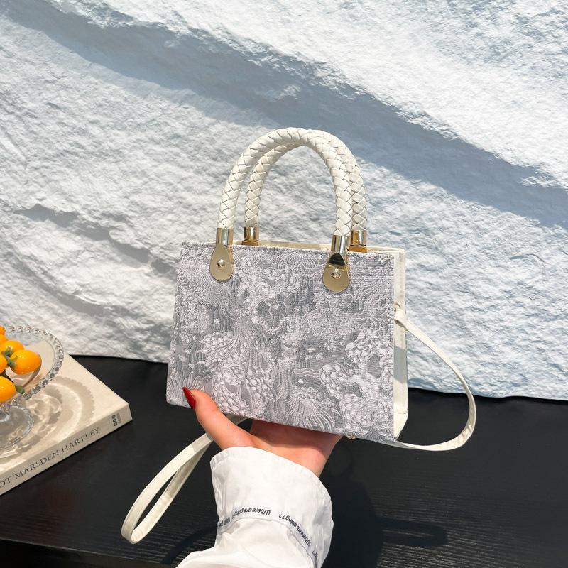 New Niche Design Shoulder Bag, High-end Texture Small Square Bag, Temperament Versatile Handbag, Fashionable Commuter Messenger Bag