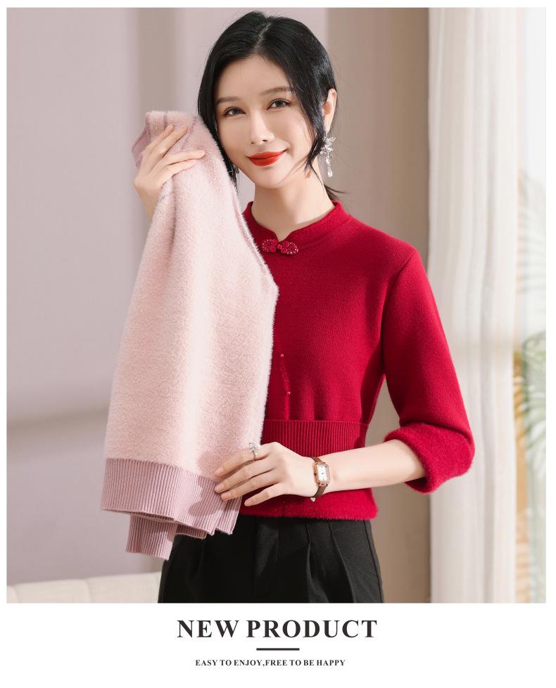 New Mom's Autumn/Winter Fleece-Lined Warm Sweater: Stylish, Thick Base Shirt for Middle-Aged and Elderly.