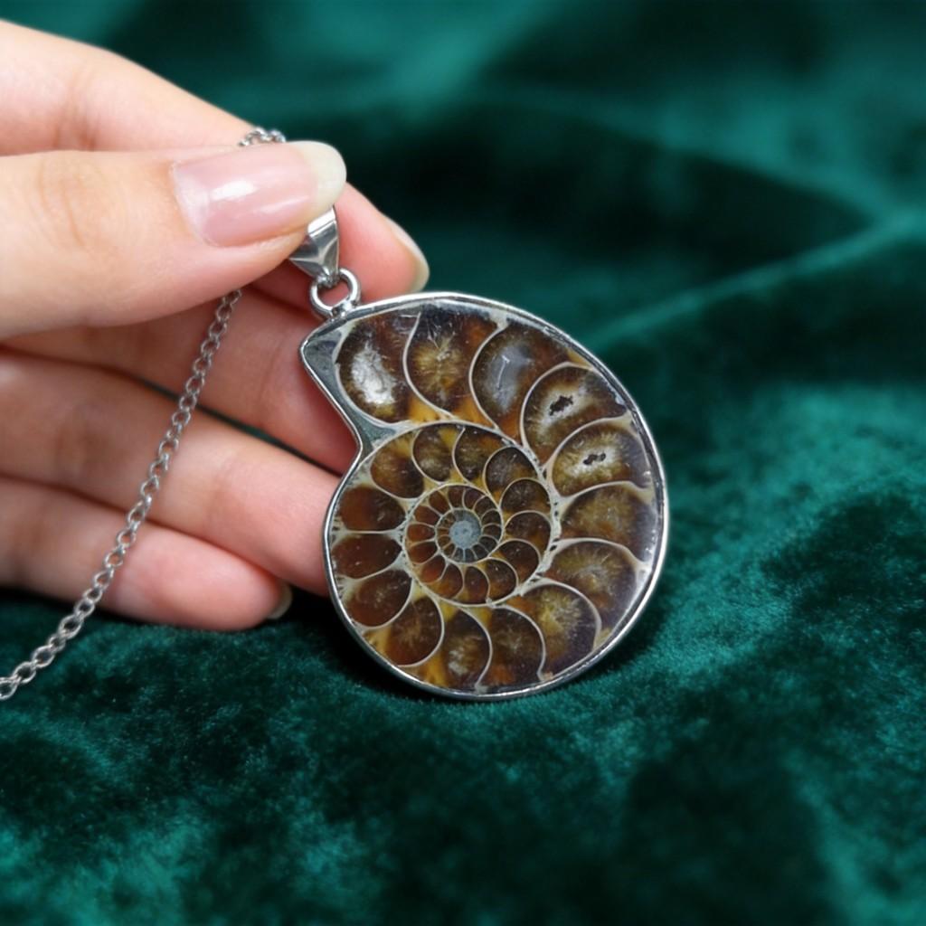 Shell Pendant With Polished Shell Beads For Style Jewelry