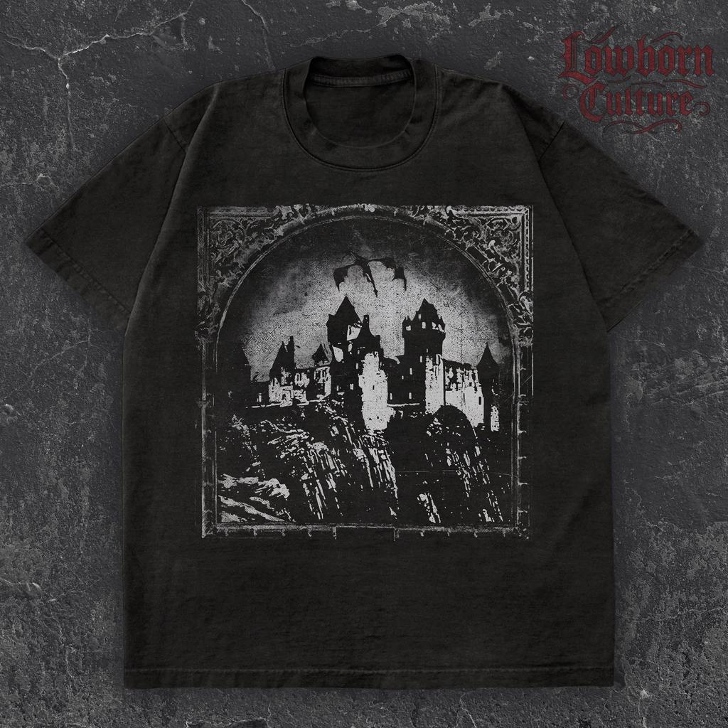 Gotisches Schloss T-Shirt: Dunkle mittelalterliche Festungs Kunst