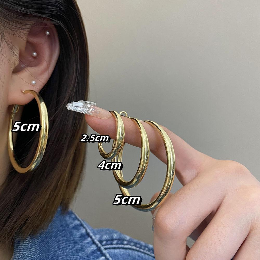 Ballad-style Elegant Round Earrings for Girls, Featuring Small-scale, Exclusive, Luxurious and Fashionable Design, with Exaggerated Style.