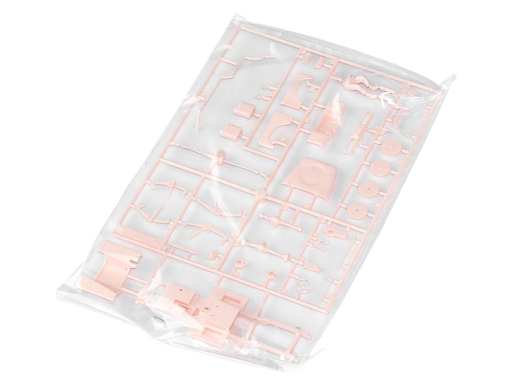 Tamiya 1/35 Military Miniature Series No. 76 British Army S.A.S. Land Rover Pink Panther Plastic Model 35076