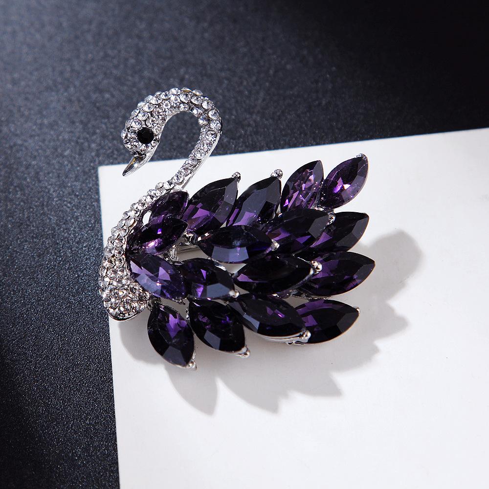 Spilla in cristallo con diamanti incastonati in stile retrò, spilla semplice, alla moda e versatile, a forma di cigno.