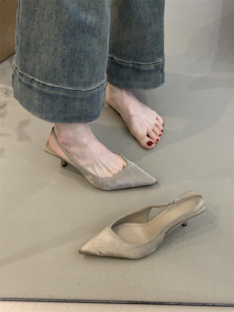 

2025 новая европейская и американская мода ins туфли на высоком каблуке женские нишевые бантик лакированная кожа тонкий каблук средний каблук остроносые сандалии женские 39