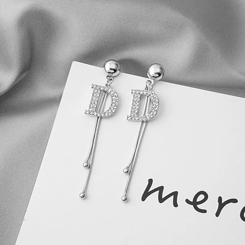 Fashion Design European and American Personality Shiny D Letter Asymmetric Earrings Sexy Party Queen Earrings for Women
