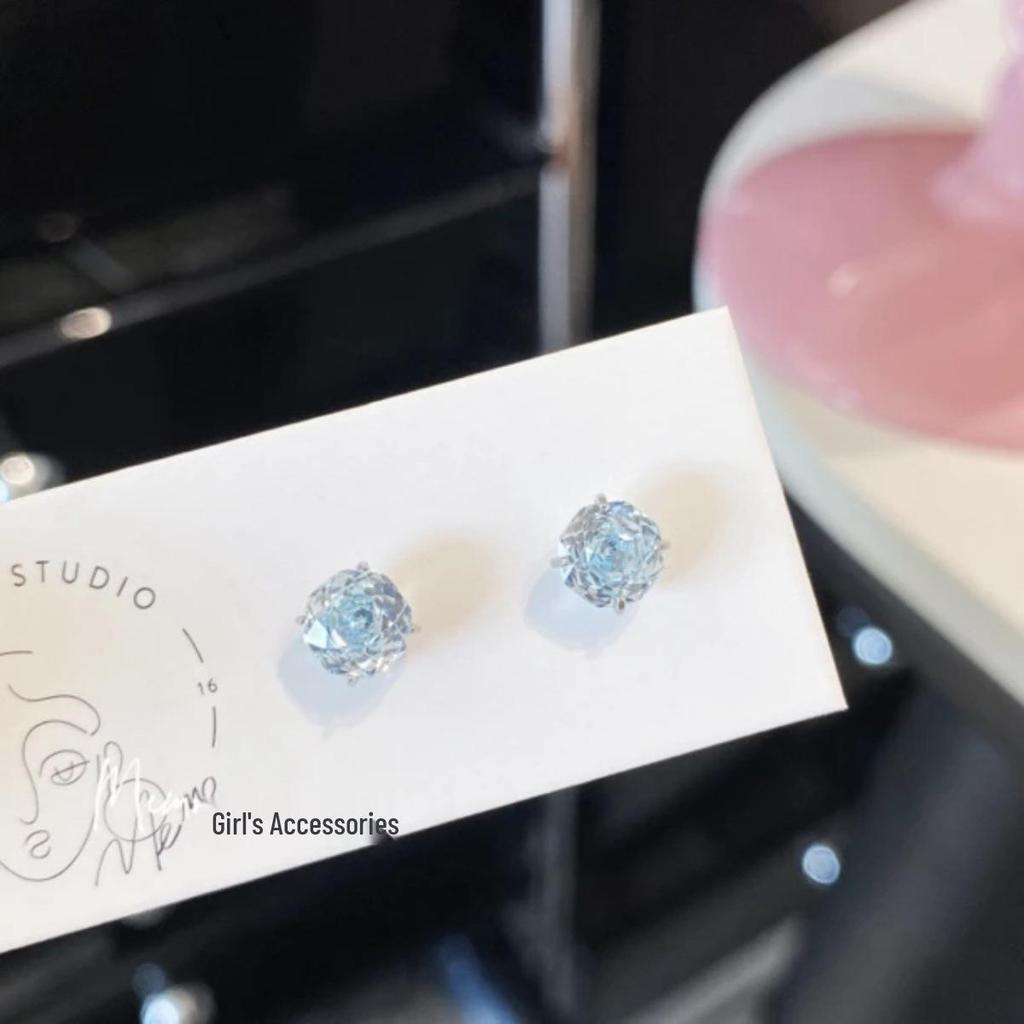 Eisblaue Zirkon-Ohrstecker mit Rosenschliff aus Titanstahl