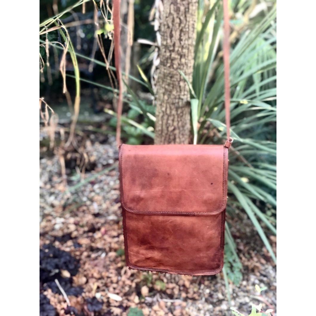 Коричневая кожаная сумка-мессенджер — фото 6