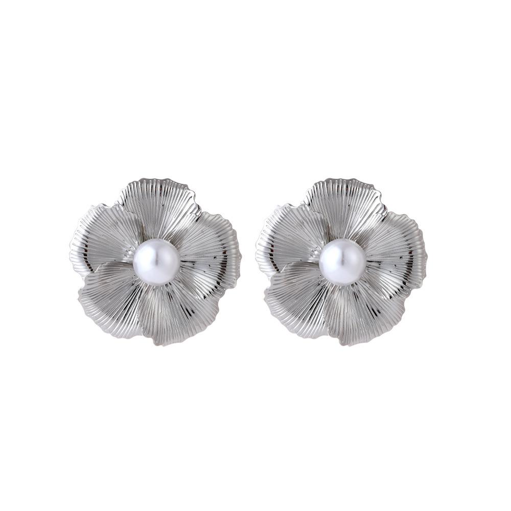 3D Flower Pearl Metal Texture Earrings: European & American Style, Chic Ins Cold Design for Women