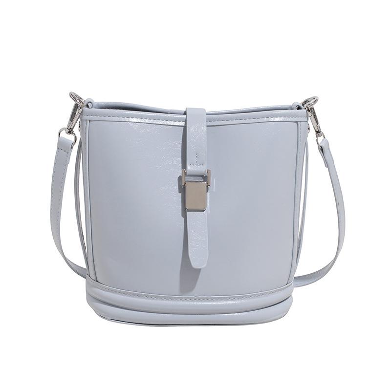 Korean new product, sweet and light color, gentle wind temperament bucket bag, women's commuting versatile and advanced messenger bag