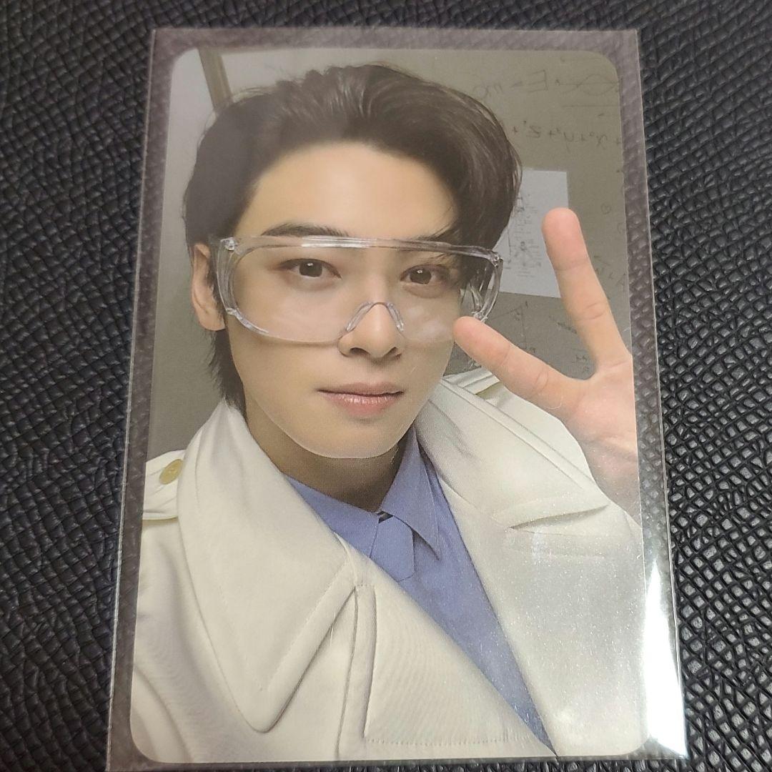 

[USED] Cha Eun-woo Korean Pop-Up Bonus Trading Card Hoodie Sweatshirt