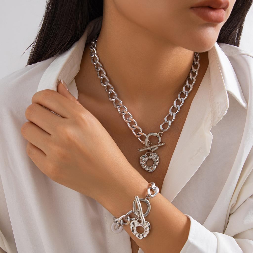 Personalized Punk Lava Hollow Love Pendant Necklace, Simple Metal Ot Buckle Collarbone Chain Necklace