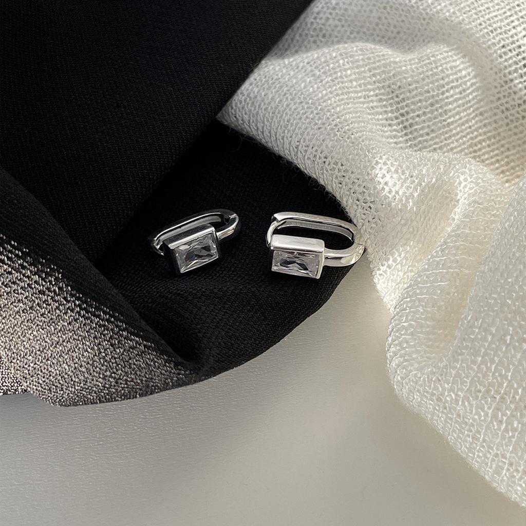 Sugar cube zircon U-shaped ear buckle simple high-end fashion earrings women's ins style versatile silver needle earrings fashion