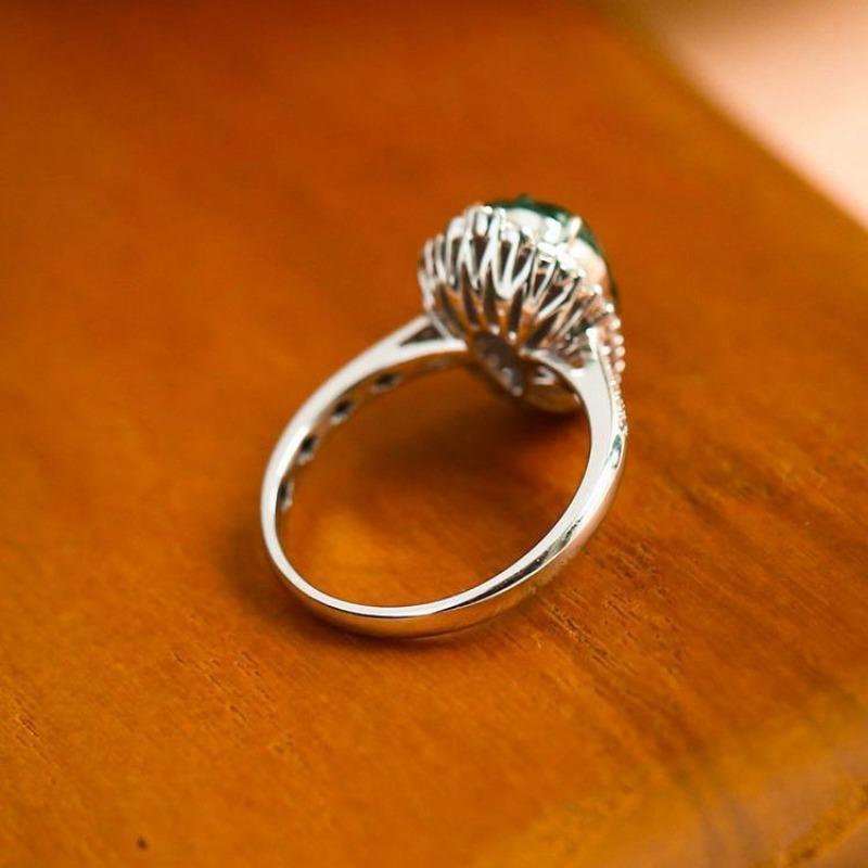 Creative Green Leaf Rings for Women Inlaid Natural Chalcedony Ring Fashion and Exquisite Classic Wedding Jewelry