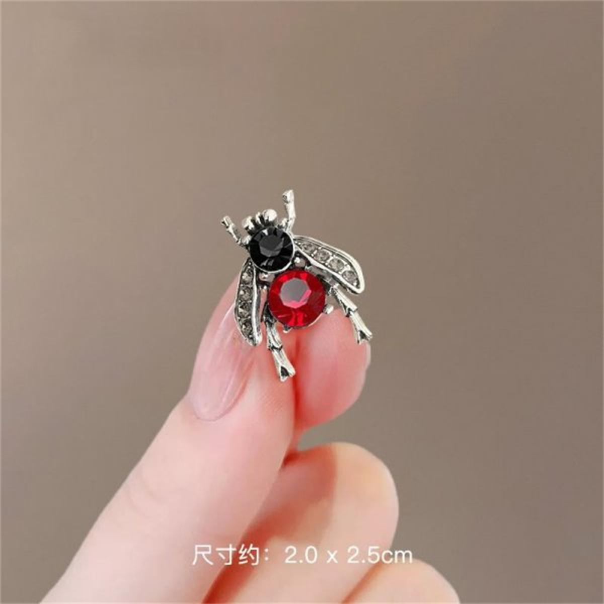 Crystal Little Bee Brooches For Women Exquisite Vintage Rhinestone Insect Bee Lapel Pins Animal Badges Versatile Jewelry Gift