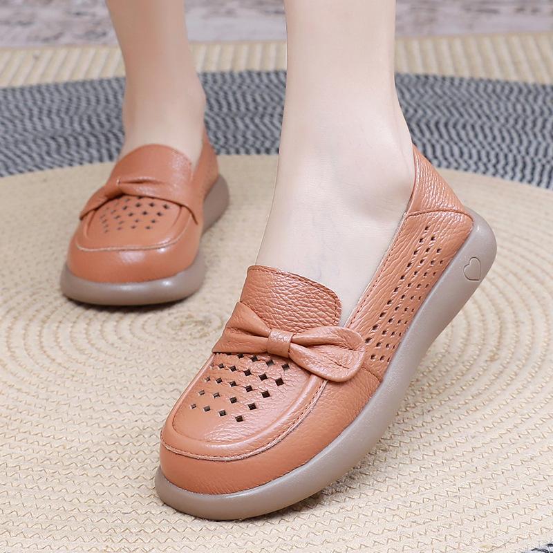 Spring Summer New Genuine Leather Women Flat Shoes Soft Sole Hollow Out Comfort Mother's Shoes Sandals Flat Non Slip Women Shoes