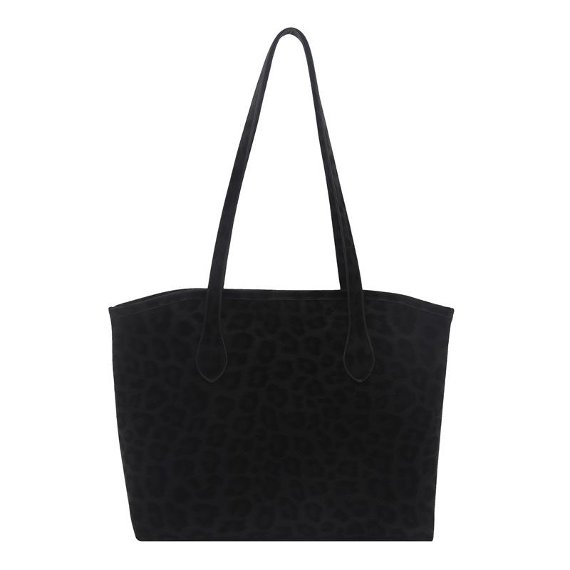Large capacity fashionable and versatile large bag women s new trendy tote bag textured shoulder armpit bag чёрный