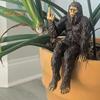 Middle Finger Sasquatch Figurine Resin Scissors Hands Savage Statue Sculpture Home Office Indoor Outdoor Garden Decoration Ornament