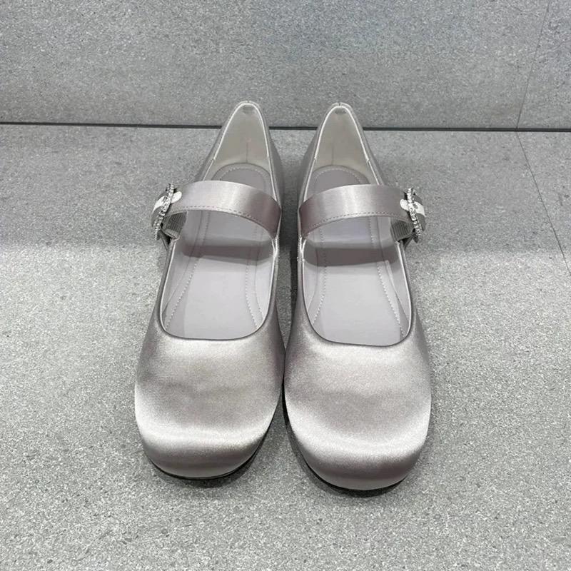 Fashion Spring New Flat Shoes Women's Fashion Round Head Shallow Mouth Metal Buckle Soft Sole Anti-slip Wear-resistant Single Shoes