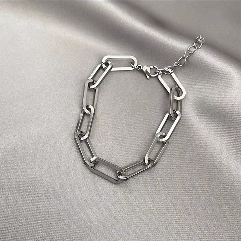 Moda Europeo-Americana Collana a Strati con Catena Piatta a Maglia Serpente a Tre Strati per Donna - Catena Clavicola con Croce in Metallo