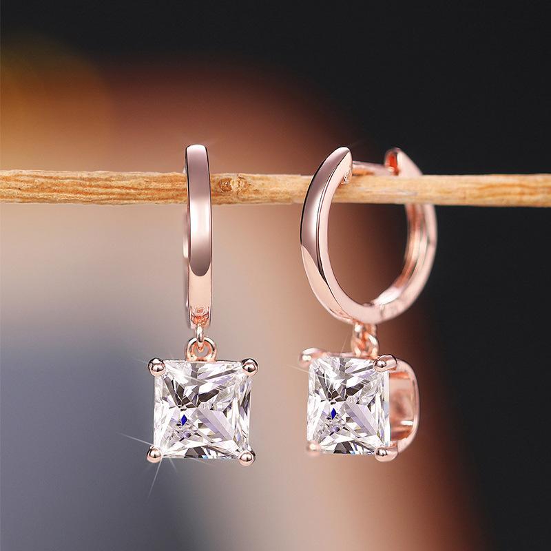 Luxury Four-Claw Zircon Women'S Stud Earrings, Fashionable Ol Engagement Earrings And Ear Accessories